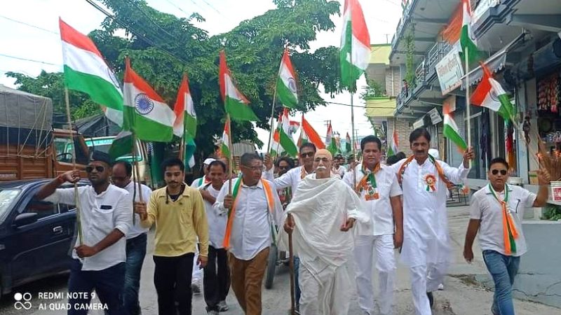 मुनिकीरेती में कांग्रेस की भारत जोड़ो तिरंगा यात्रा