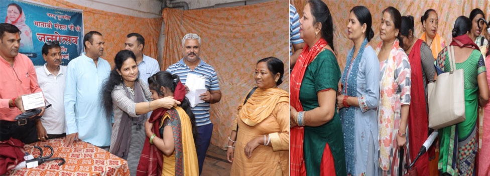 मंगला माता के जन्म दिन पर आशा कार्यकत्रियों को बांटे डिजिटल बीपी इंस्ट्रयूमेंट