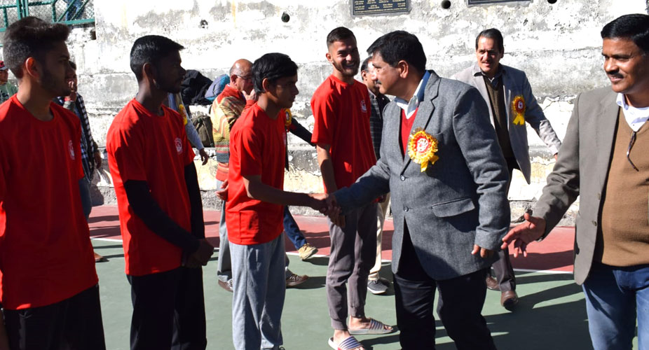 एचएनबी गढ़वाल विश्वविद्यालय की बास्केटबॉल प्रतियोगिता टिहरी में शुरू