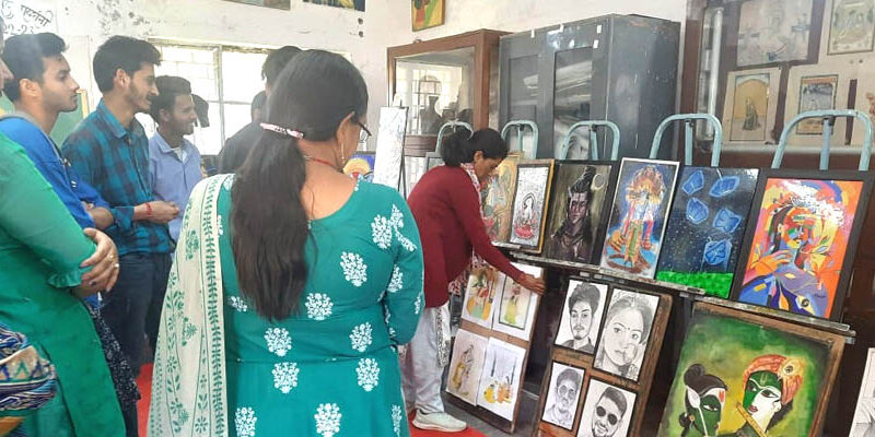 गवर्नमेंट पीजी कॉलेज उत्तरकाशी में चित्रकला एवं गृहविज्ञान विभाग ने लगाई प्रदर्शनी