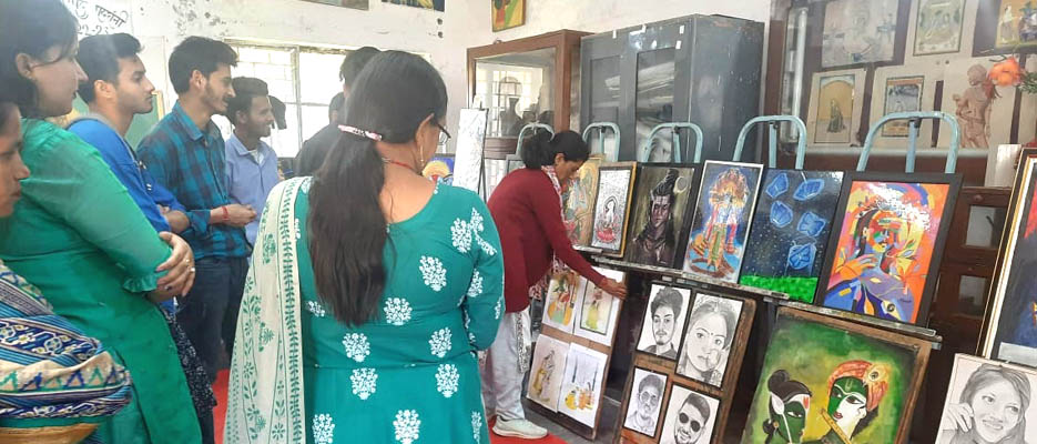 गवर्नमेंट पीजी कॉलेज उत्तरकाशी में चित्रकला एवं गृहविज्ञान विभाग ने लगाई प्रदर्शनी