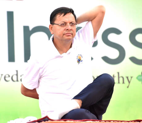 मुख्यमंत्री  पुष्कर सिंह धामी ने हरिद्वार में किया योगाभ्यास