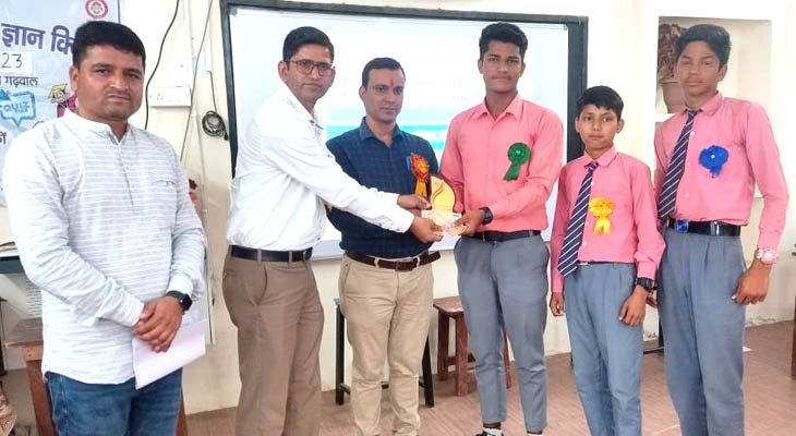 स्व. मुरलीधर उनियाल स्मृति क्विज प्रतियोगिता में जीआईसी चमराड़ा देवी प्रथम