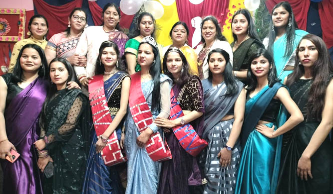नरेंद्र महिला विद्यालय इंटर कॉलेज बी पुरम 12 वीं की छात्राओं का विदाई समारोह