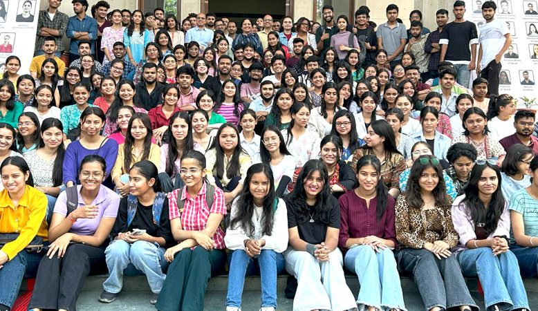 दून विश्वविद्यालय के 241 मेधावी छात्र/छात्राओं को सीएम उच्च शिक्षा प्रोेत्साहन छात्रवृत्ति