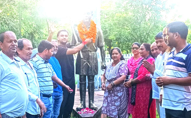 कांग्रेसियों ने हॉकी के जादूगर ध्यानचंद को जयंती पर किया याद