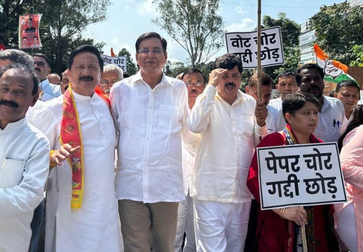 सीएम आवास कूच करते कांग्रेस नेता माहरा, प्रीतम, गोदियाल समेत सैकड़ों गिरफ्तार