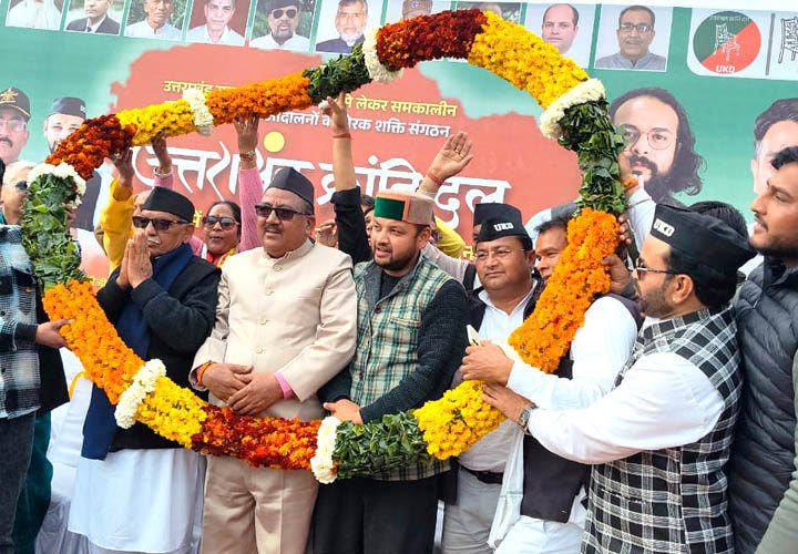 सैकड़ों लोगों ने ली उत्तराखंड क्रांति दल की सदस्यता