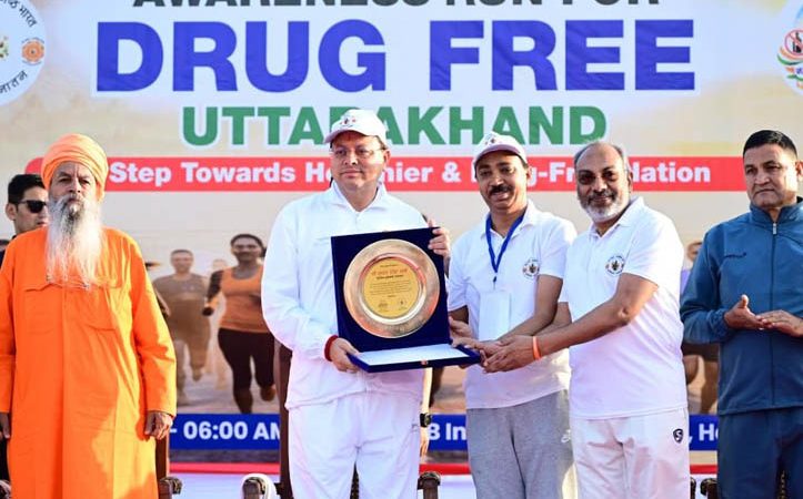 नशा मुक्त उत्तराखंड को रन फॉर अवेयरनेस रैली को सीएम धामी ने दिखाई हरी झंडी