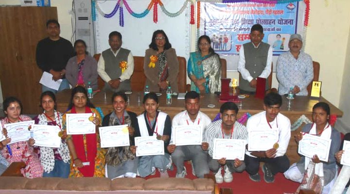 GDC नैनीडांडा के 25 छात्र/छात्राओं को सीएम उच्च शिक्षा प्रोत्साहन योजना के तहत सम्मानित किया गया