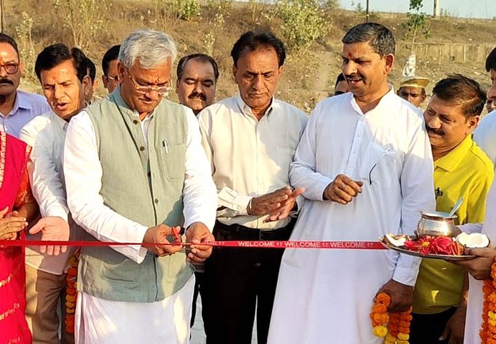 सांसद एवं पूर्व सीएम त्रिवेंद्र सिंह रावत ने किया खांड गांव के मुख्य मार्ग के सुदृढ़ीकरण कार्य लोकार्पण