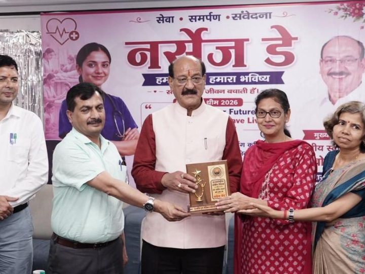 दून चिकित्सालय में धूमधाम से मनाया अंतरराष्ट्रीय नर्सिंग दिवस