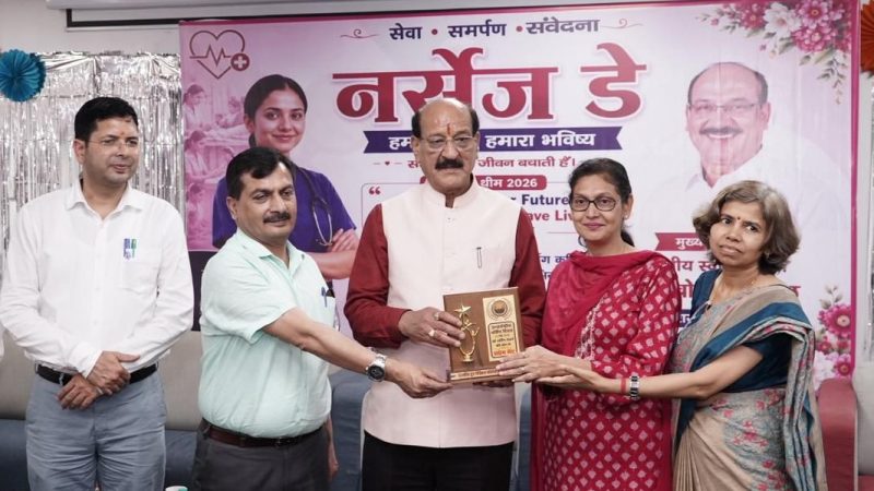 दून चिकित्सालय में धूमधाम से मनाया अंतरराष्ट्रीय नर्सिंग दिवस