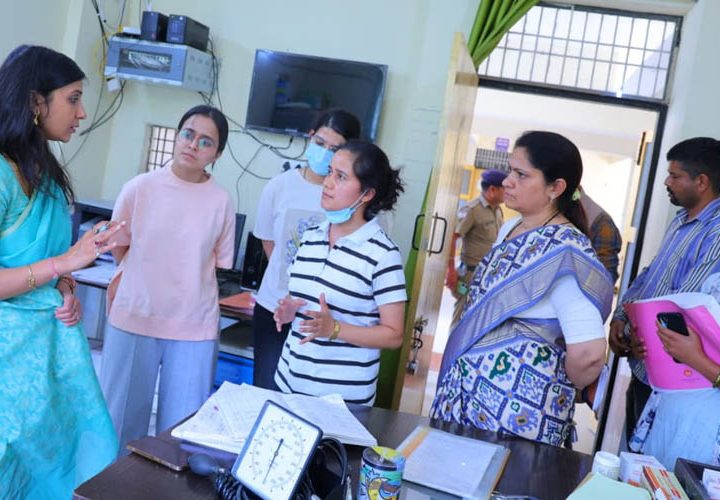 डीएम किया सीएचसी सतपुली का निरीक्षण, प्रभारी चिकित्सक समेत तीन कर्मी अनुपस्थित मिले, एक्शन