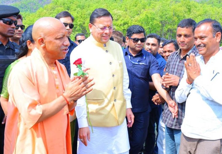 यूपी के सीएम योगी आदित्यनाथ पैतृक गांव पंचूर पहुंचे