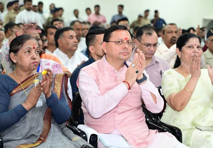 सीएम धामी ने रूड़की में सुनी पीएम मोदी के मन की बात
