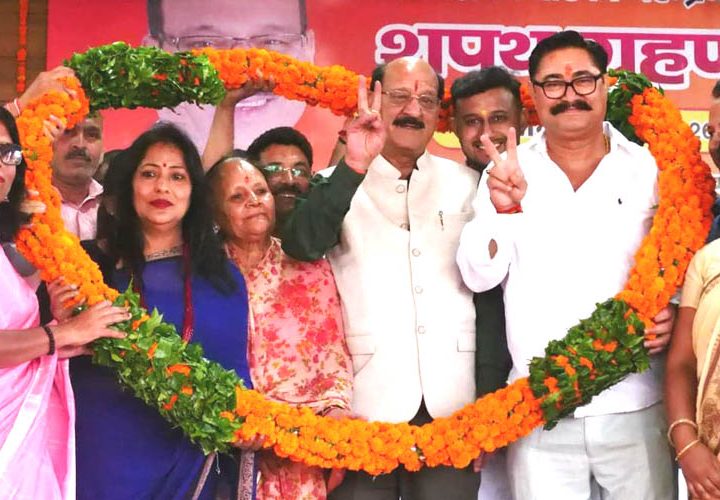 नरेंद्रनगर नगर पालिका परिषद के नवनिर्वाचित बोर्ड ने ली शपथ