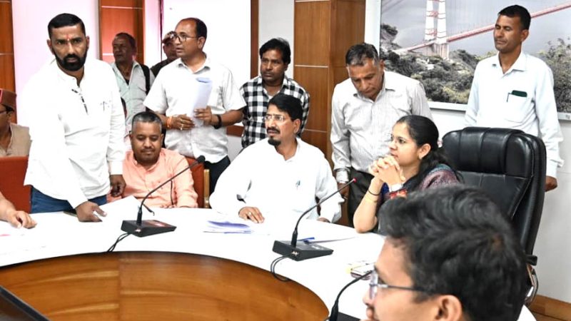 उत्तराखंड ओबीसी आयोग के उपाध्यक्ष ने ली अधिकारियों की बैठक
