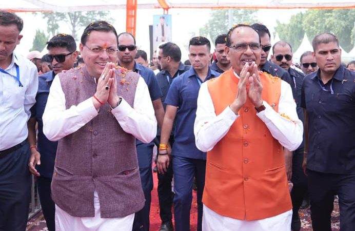 रूद्रपुर में खेत बचाओ अभियान का शुभारंभ] केंद्रीय कृषि मंत्री शिवराज सिंह चौहान और सीएम धामी ने किया प्रतिभाग