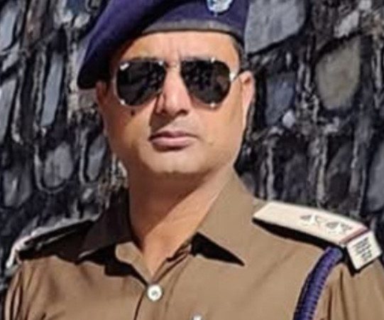सड़क हादसे में पुलिस अधिकारी की मौत