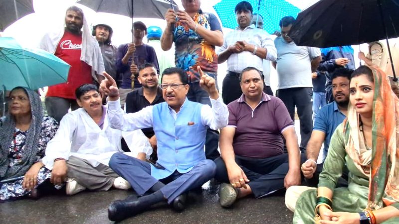 पुल की एप्रोच रोड के ध्वस्त होने पर सरकार पर हमलावर हुई कांग्रेस