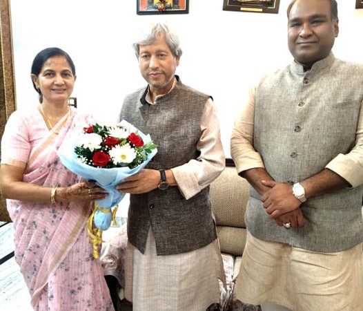 तीरथ सिंह रावत को बधाई देने वालों का लगा तांता