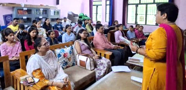 गवर्नमेंट पीजी काॅलेज डोईवाला में छात्र/छात्राओं को दी गई रोजगार के अवसरों की जानकारी