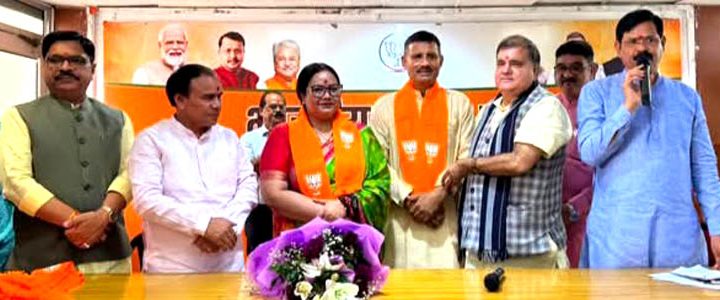श्रीनगर की मेयर आरती भंडारी समेत 10 पार्षद भाजपा के हुए