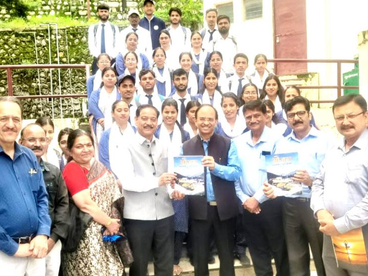 HNBGU के कुलपति प्रो. प्रकाश सिंह का टिहरी परिसर के शिक्षक, छात्र/छात्राओं  और कर्मियों से संवाद