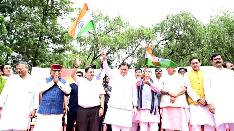 सीएम धामी ने हर घर तिरंगा यात्रा में किया प्रतिभाग, स्वतंत्रता दिवस पर घरों में तिरंगा फहराने का किया आहवान