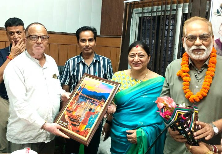 मुनिकीरेती प्रेस क्लब में हिंदी दिवस की पूर्व संध्या पर वैश्विक स्तर पर बढ़ता हिंदी का प्रभाव विषय पर गोष्ठी