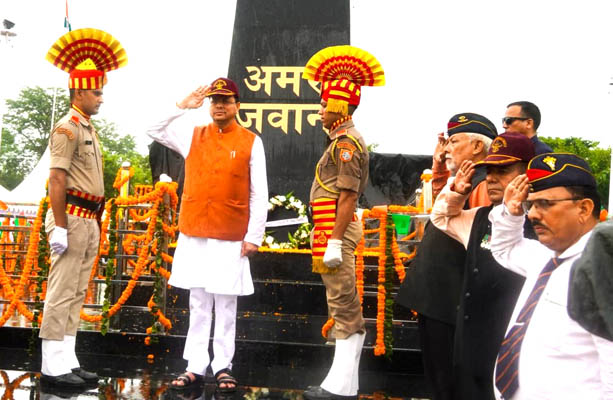भारत-नेपाल अंतर्राष्ट्रीय सीमा बनबसा बनबसा में सैनिक स्मारक एवं झंडा पार्क का लोकार्पण