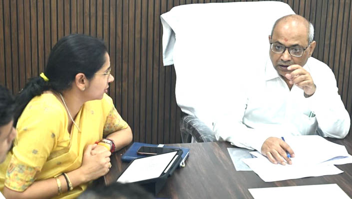 मंडलायुक्त की अध्यक्षता में हुई बैठक में पुनर्वास से जुड़े प्रकरणों पर चर्चा