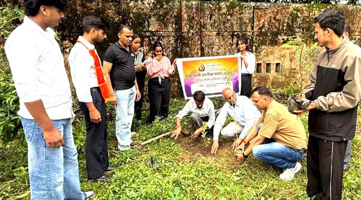 गवर्नमेंट पीजी काॅलेज डाकपत्थर में वृ़क्षारोपण कार्यक्रम