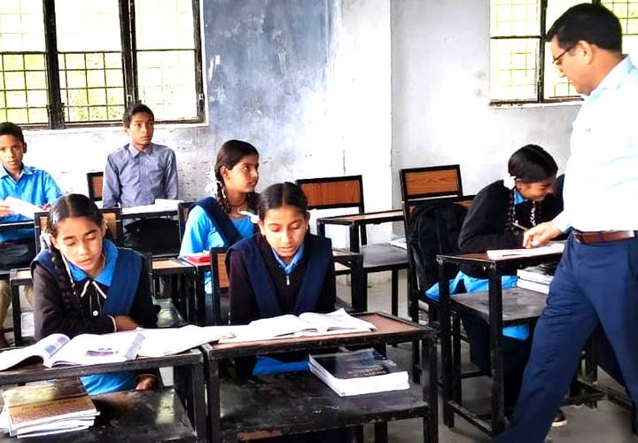 राजकीय प्राथमिक विद्यालय दोणी में एडीएम के बाद स्कूल पहुंचे शिक्षक, कारण बताओ नोटिस