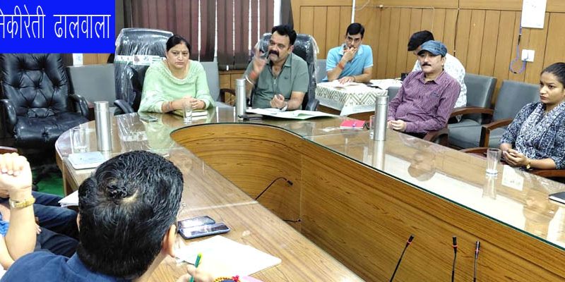 मुनिकीरेती क्षेत्र की विभिन्न विकास योजनाओं को लेकर बैठक