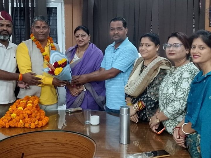 जिला योजना समिति के लिए चुने गए गजेंद्र सिंह सजवाण का मुनिकीरेती नगर पालिका में भव्य स्वागत