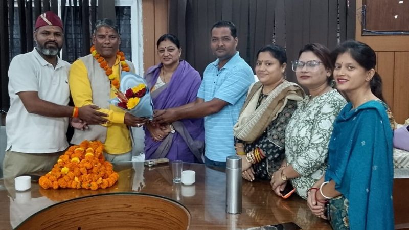 जिला योजना समिति के लिए चुने गए गजेंद्र सिंह सजवाण का मुनिकीरेती नगर पालिका में भव्य स्वागत