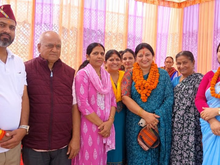 पलिकाध्यक्ष नीलम बिजल्वाण ने किया मुनिकीरेती के प्रवेश द्वार का शिलान्यास