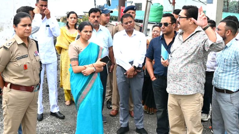 डीएम नितिका खंडेलवाल ने लिया कुंजापुरी मेले की तैयारियों का जायजा
