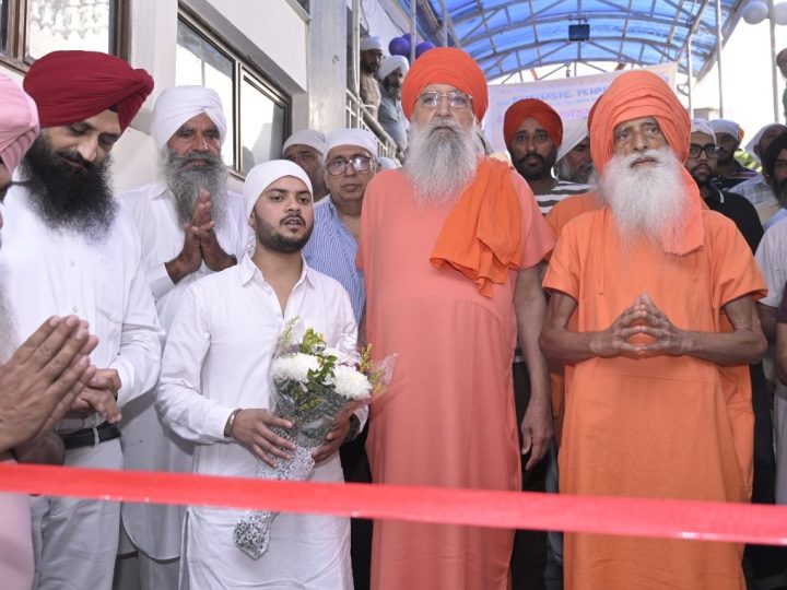 निर्मल आश्रम अस्पताल में स्वैच्छिक रक्तदान शिविर, 72 ने किया रक्तदान