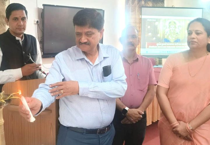 एसआरटी परिसर के शिक्षा संकाय में एसएम एंड एमएच पर व्याख्यान