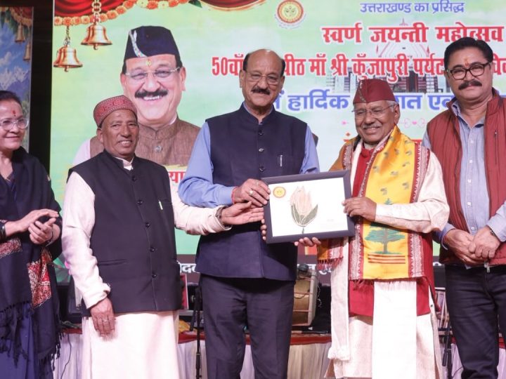 मॉं कुंजापुरी मेले की सातवीं सांस्कृति संध्या प्रख्यात लोक गायक नरेंद्र सिंह नेगी के नाम रही